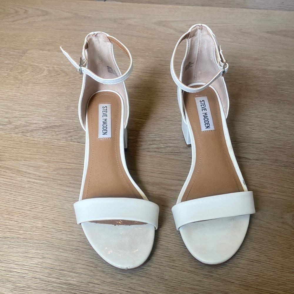 Steve Madden White Irenee 2” block heel
